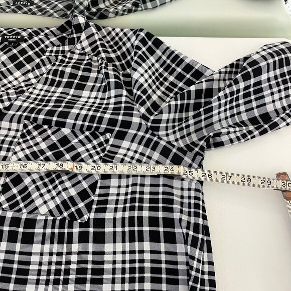 Torrid Harper Womens Tunic Shirt Top Size 2X Black White Plaid Checks Button Up - Picture 7 of 9
